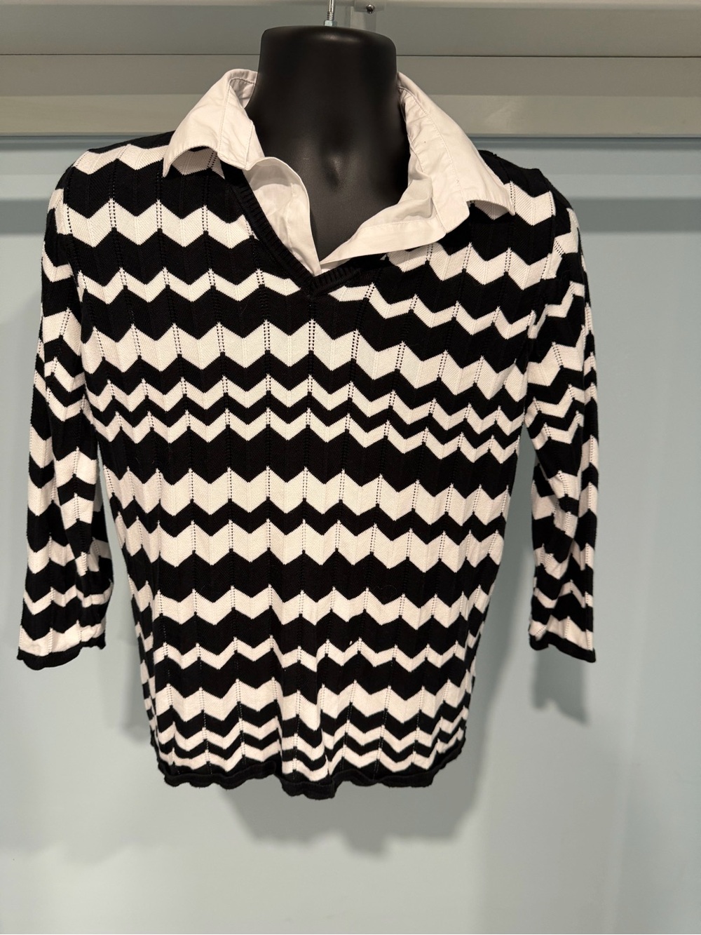 Alfred Dunner Black & White Chevron V-Neck Knit Sweater